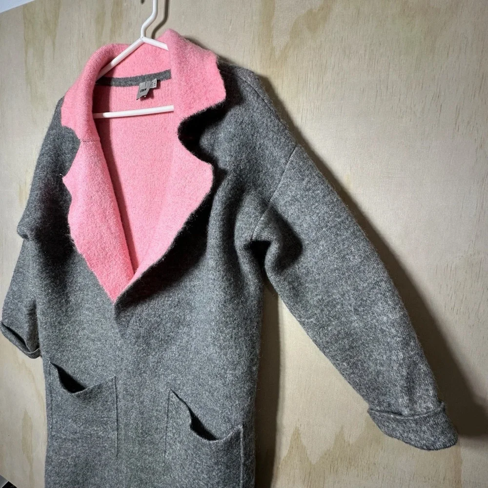 ASOS Women’s Gray and Pink Sweater/Cardigan. Soft and stretchy. Size‎ 4